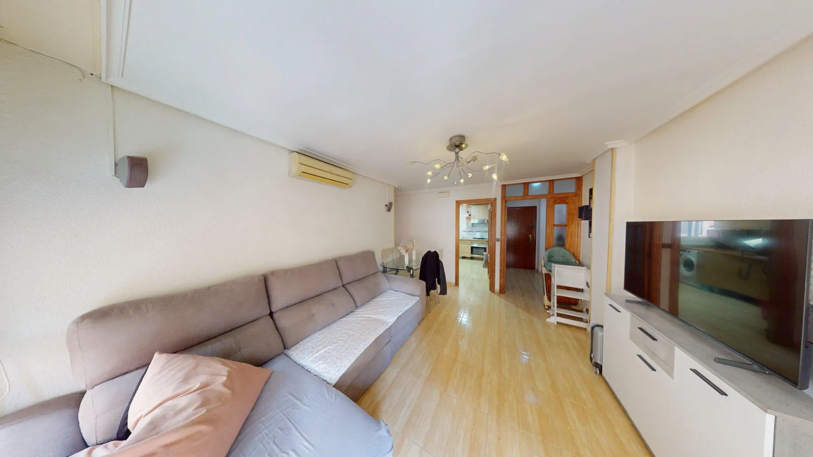 Piso en venta en Calle Salinas, Alicante · 3 hab